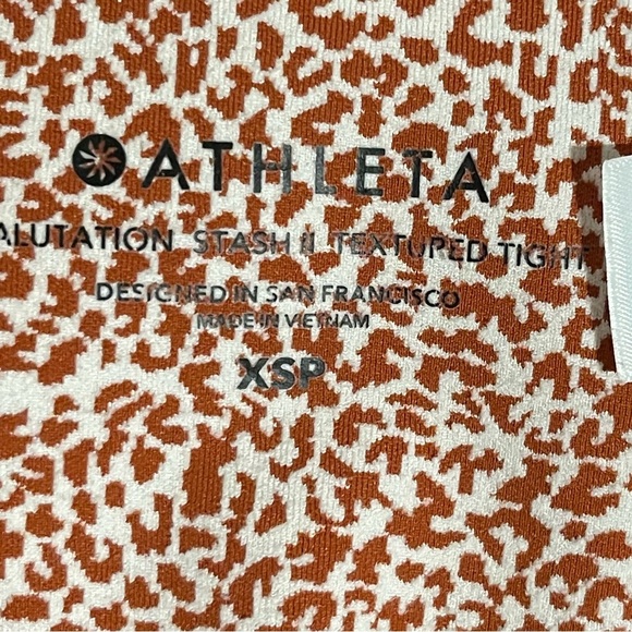 NWOT! Women’s Athleta Salutation Stash textured rust/white cheetah leggings XSP - Picture 5 of 5